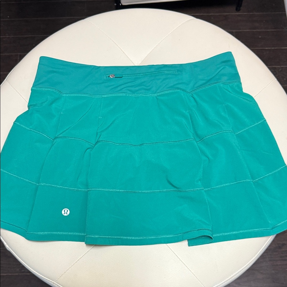 lululemon athletica green Skater Skirt. Built in shorts. Zipper pocket at top